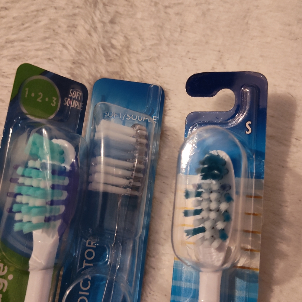 Oral-B Blue Toothbrush Set - Picture 2 of 6